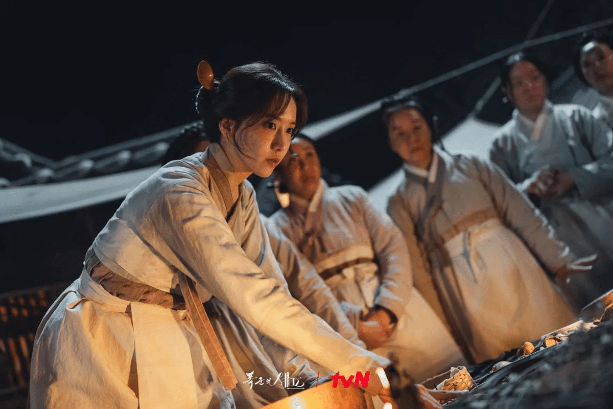 Une romance qui adoucit les violences de l’époque