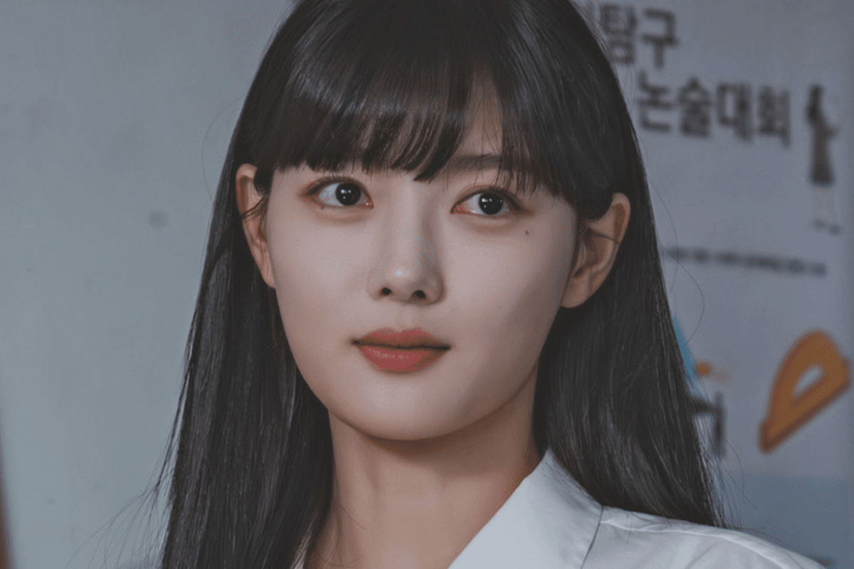 une actrice célèbre manipulant son entourage dans l'episodes 1 de la serie Dear X