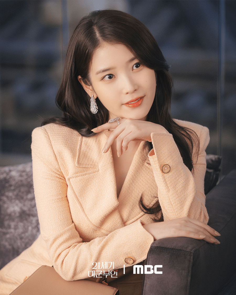 IU